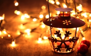 snowflake-lantern-on-wooden-floor-with-yellow-candle-light-706